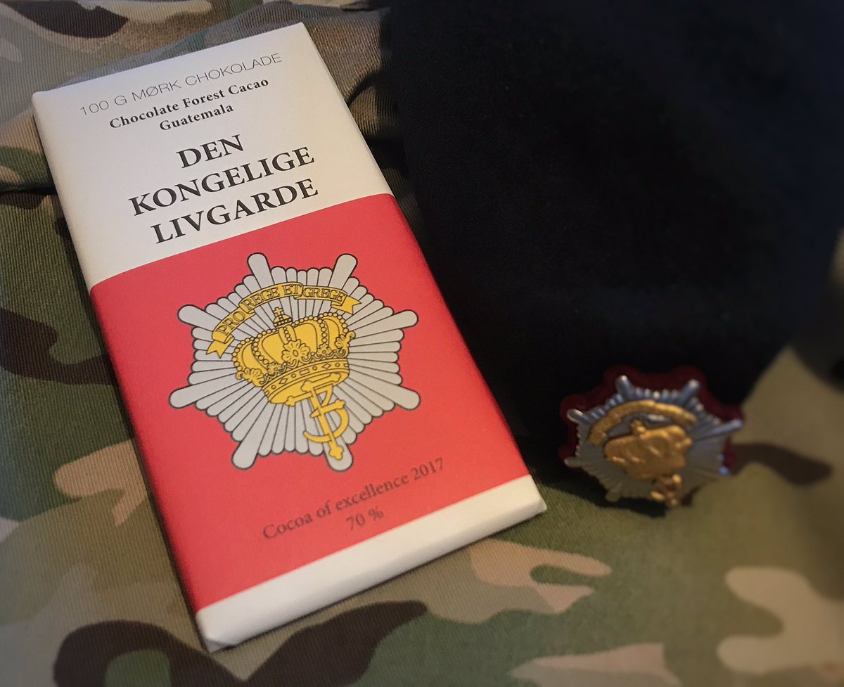 Fra i dag kan man købe Den Kongelige Livgardes Chokolade, lavet af kalaobønner fra #chocolateforestcacao og produceret i samarbejde med <a href="/MikkelFriisHolm/">Mikkel Friis-Holm</a> 
Købes via Gardershop.dk

Læs mere om chokoladen her:
facebook.com/34429833175/po…
<a href="/rhqpwrr/">Regt Sec, RHQ PWRR</a> <a href="/dkforsvar/">#dkForsvar</a>