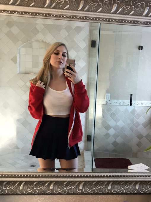 Had a great day filming and randomly playing PA with @badoinkofficial can&rsquo;t wait to see how my first<a href="/tag/vr"class="tags"><span>#vr</span></a>