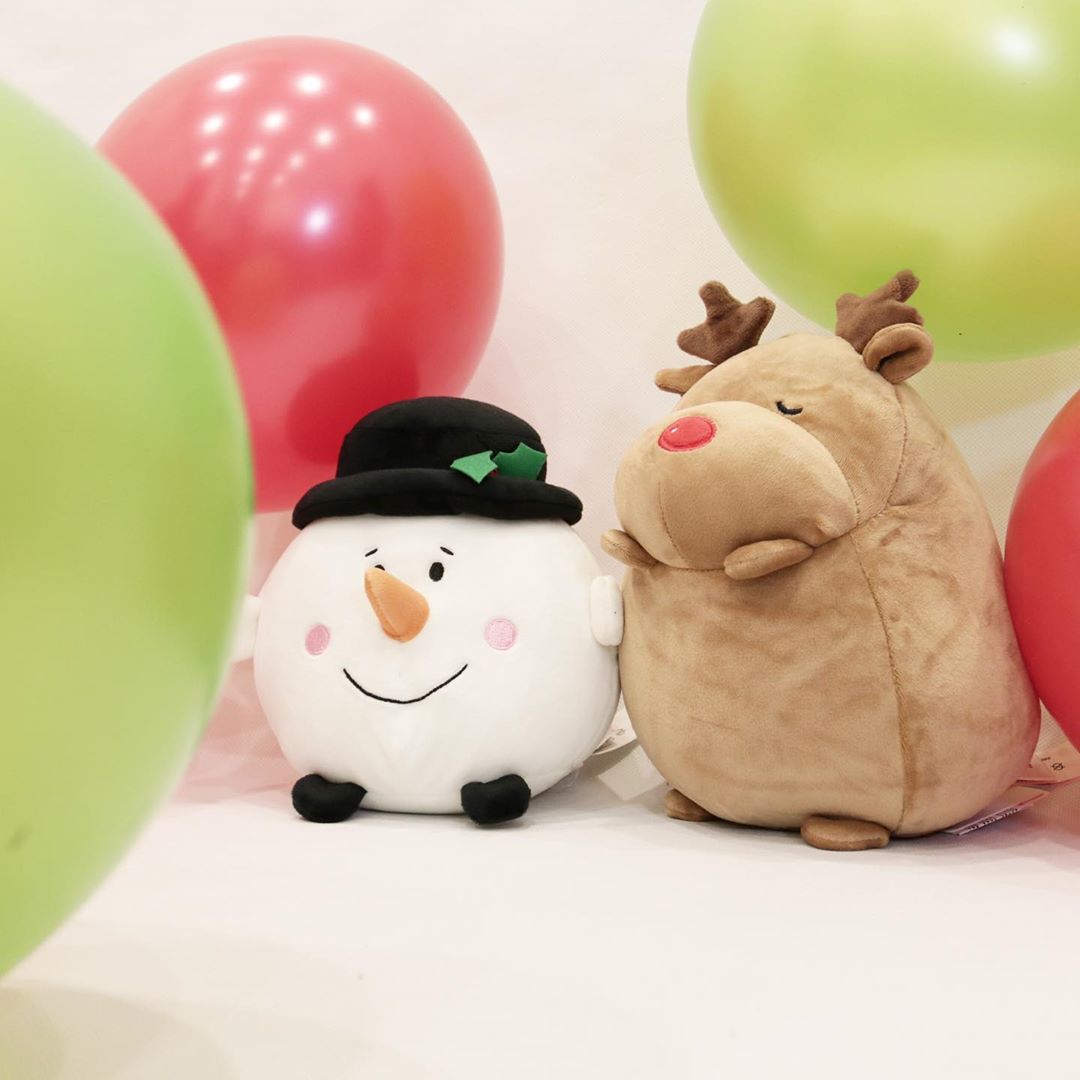 MinisoIndonesia's tweet photo. Pick one! Who will accompany you on Christmas night? 🎅🏼🎄
#MINISOJOYFULDECEMBER #minisoindo #minisoindonesia #lovelifeloveminiso #miniso #minisolife #plushtoy https://t.co/Gzk9myYOkm