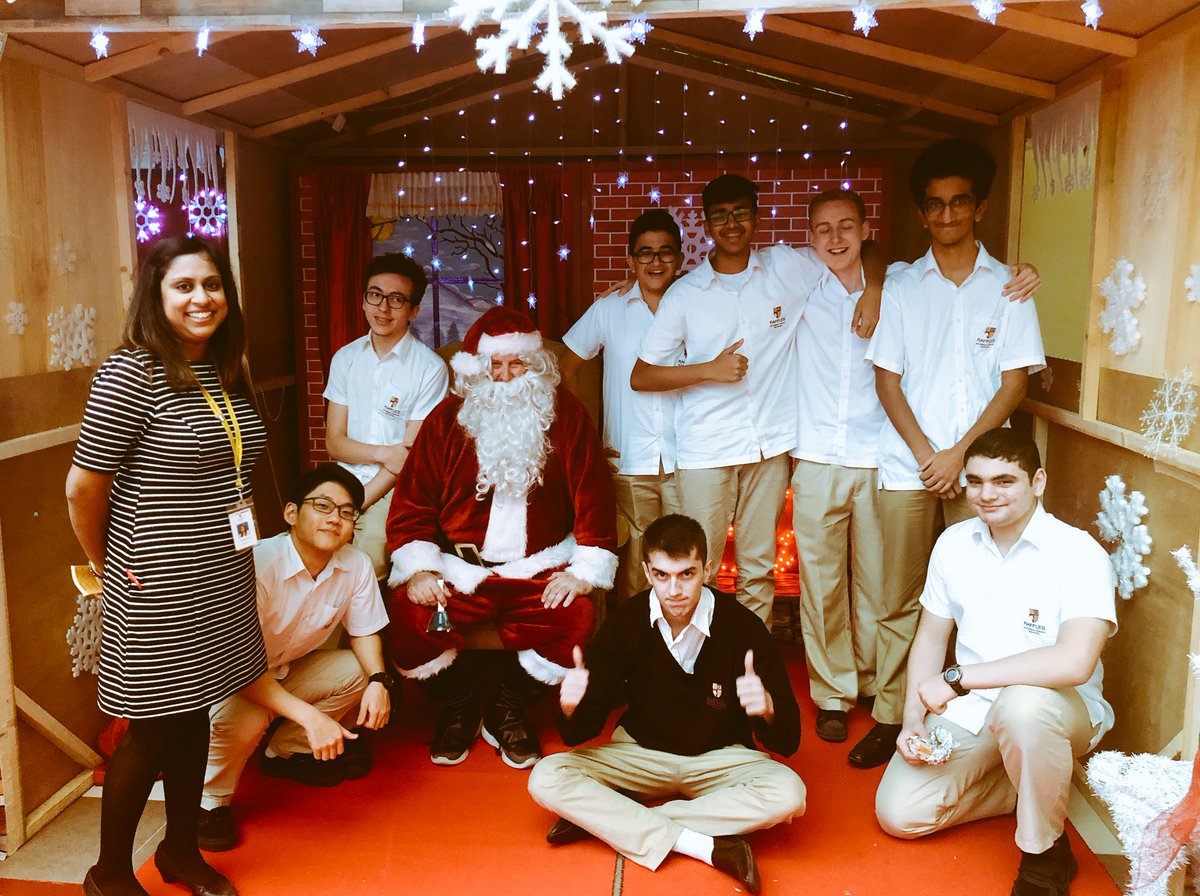 When #RafflesISsixthform visited Santa! 🎅🏼 #FeelingFestive #Winterholidays #@RaffISsecondary