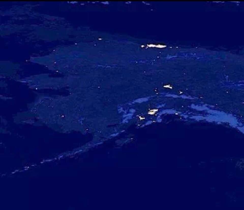 johnstraley's tweet photo. Cold night.
so few clouds
above a lonely state. https://t.co/sAqxNpwquR