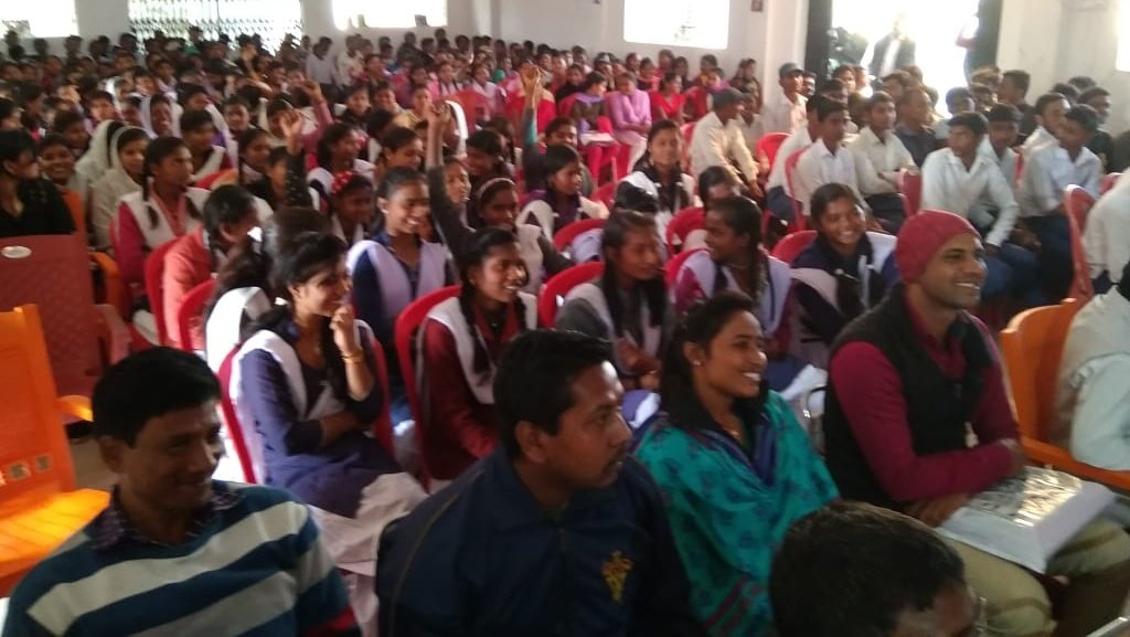 crpfindia's tweet photo. #159Bn conducted a workshop on capacity building and career counselling for school children of naxal affected Imamganj of Gaya. More than 300 school children were benefitted from guidance by experts invited in the speaker panel. https://t.co/PC6cqNvIg1