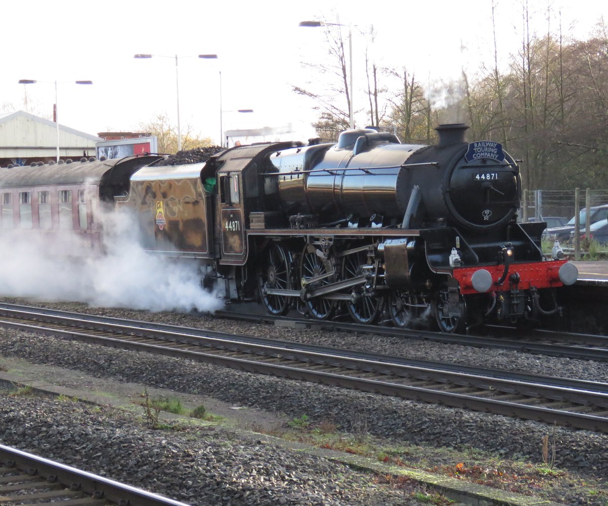 PillboxSG's tweet photo. Case Of #Déjàvu #BritishRailways #BlackFiveLoco 44871 passing Down #SouthernRailway @ #Potbridge #Winchfield #Hampshire Yesterday Morning Through GHQ Line #WW2 RailBlock Passing Two #Pillbox https://t.co/uM64l2DqAA