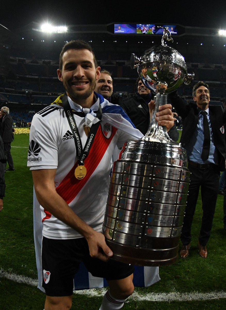 Marcoaese_'s tweet photo. Ojalá algún día se valore y se ovacione a este animal como se lo merece. Un tipo que casi nunca fue titular en todo el ciclo, y aún así siempre estuvo enteramente a disposición del equipo, jugó en casi todas las posiciones y jamás nos dejó a pata. Te quiero mucho @mayadaoficial. https://t.co/QTNsnatqNn