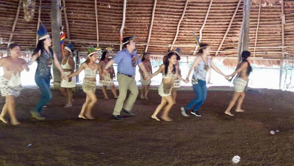 zorrillavane's tweet image. Ayer en la Comunidad Bora entre el río nanay y el Amazonas.
#PerúResponsable llegó para trabajar programas y proyectos de RSE y Culturas. Trabajamos juntos Turismo Sostenible generador de empleo, Empleabilidad y Emprendimiento.
#HayqueSumaRSE #PerúResponsable