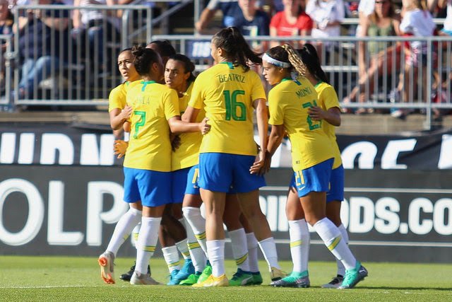 brasilizei's tweet photo. gente a globo transmitirá jogos da seleção na copa do mundo feminina pela 1ª vez

acontecerá entre os dias 7 de junho e 7 de julho, compartilhem para o máximo de pessoas acompanharem os jogos https://t.co/oz0Z9M8Put