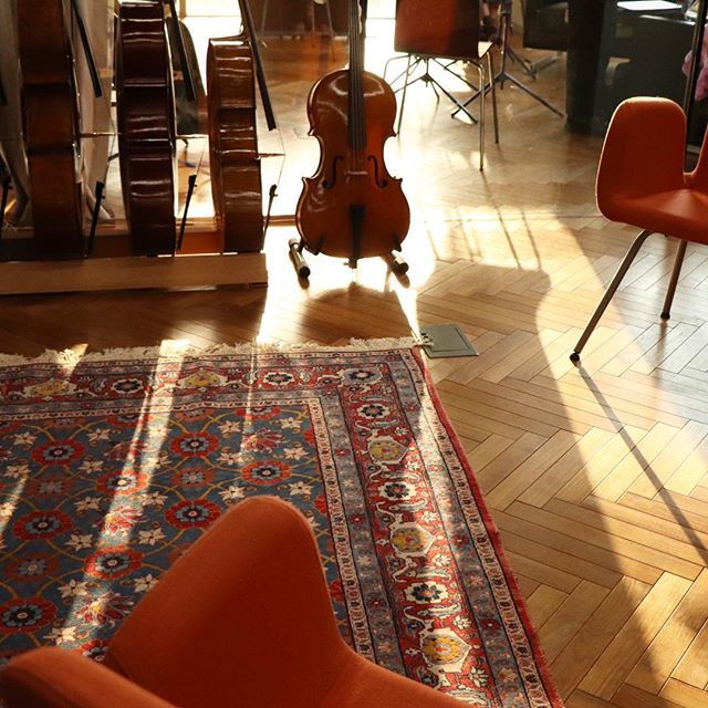 1/4チェロに後光が!🌞冬の日差しですね🍁
#cello #1/4 #old #french #violinshop #latelierbyapc #shibuya #tokyo https://ift.tt/2rzxc5A