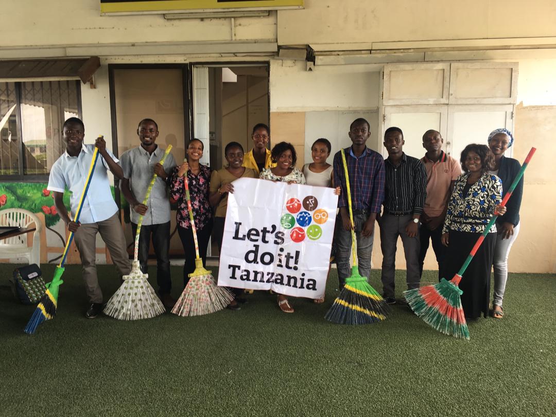 NipeFagio's tweet photo. Meet our New Potential Ambassadors that have gone through #NipeFagio Introduction Session and Screening process Today.
They will start Participating in Nipe Fagio's activities in 2019 with the Improvement of our Youth Ambassador Programs.
#Youth #Ambassadors #LetsDoItTz https://t.co/gHs7lrDwB0