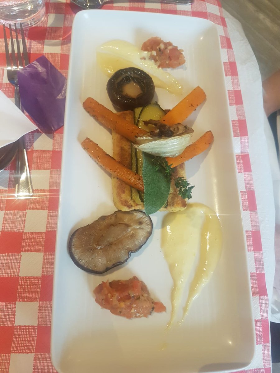 BrayInstituteFE's tweet image. A FEW PICTURES FROM THE FIRST YEAR BIFE CULINARY ARTS STUDENTS&apos; LUNCH YESTERDAY WHICH FORMS PART OF THEIR ASSESSMENT. WELL DONE TO ALL.
#food #culinaryarts #bifecourse