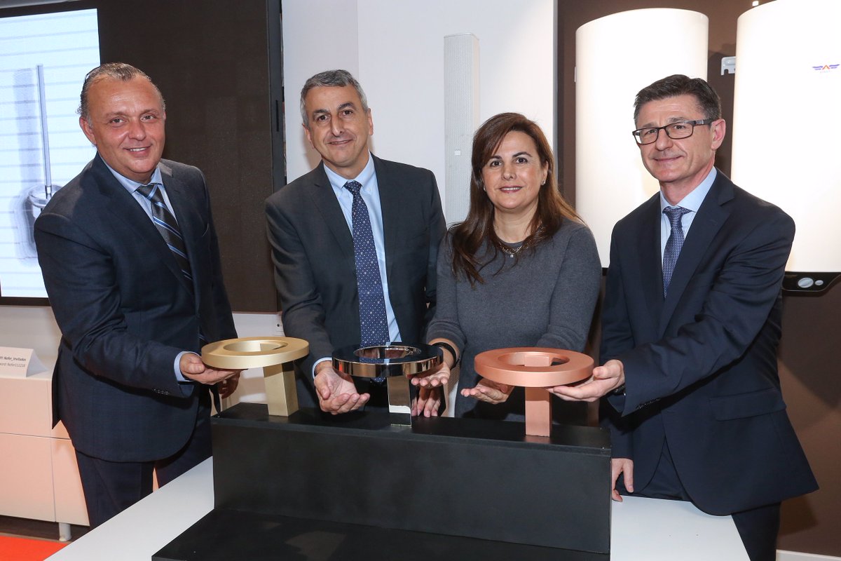 Sala Baño Magazine tweet media