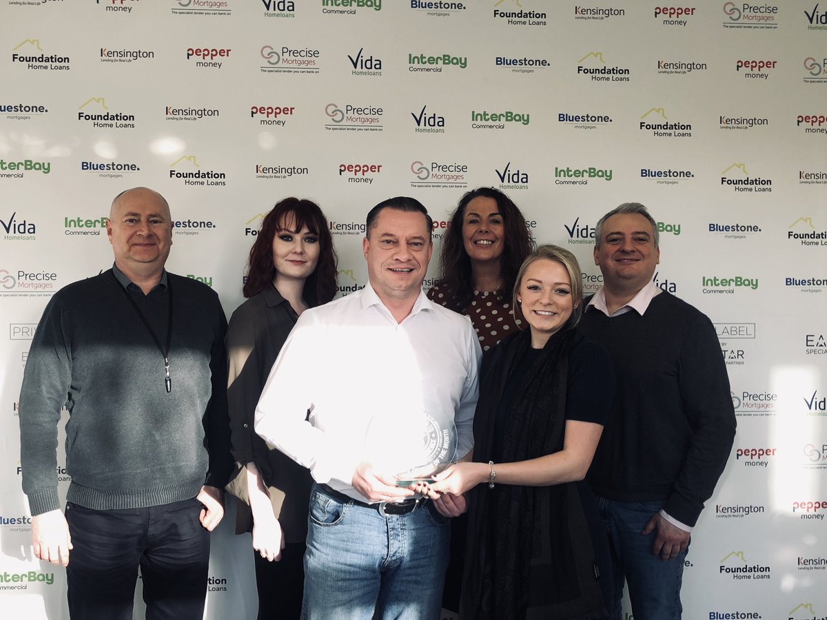 BrightstarResi's tweet photo. Winners for the Customer Service Division of the Month for November! Well done team! Missing our @BrightstarGina

@Trustpilot #CustomerService #Mortgages #Winners #ResiTeam https://t.co/fXJtyWYBOu