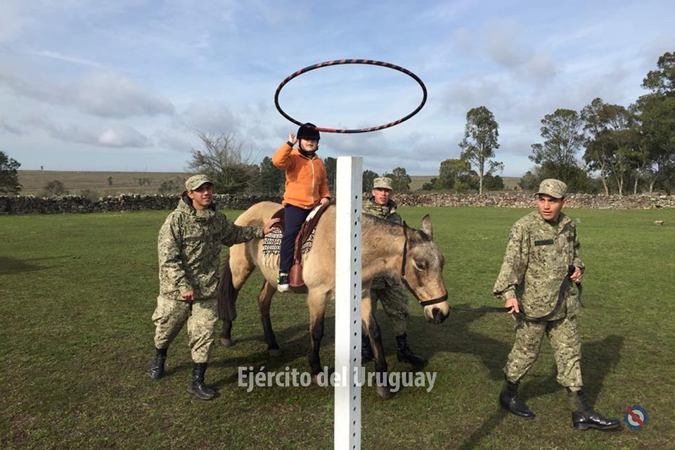EjercitoUy's tweet photo. Hoy a las 12.15 hs. se realizará la clausura de actividades de #CeNaFRE y entrega de equipamiento especial a sus 42 centros, en la Escuela de Equitación del Ejército (Gral. Leandro Gómez 4822).
#EjércitoDelUruguay https://t.co/k2oY3BTGub