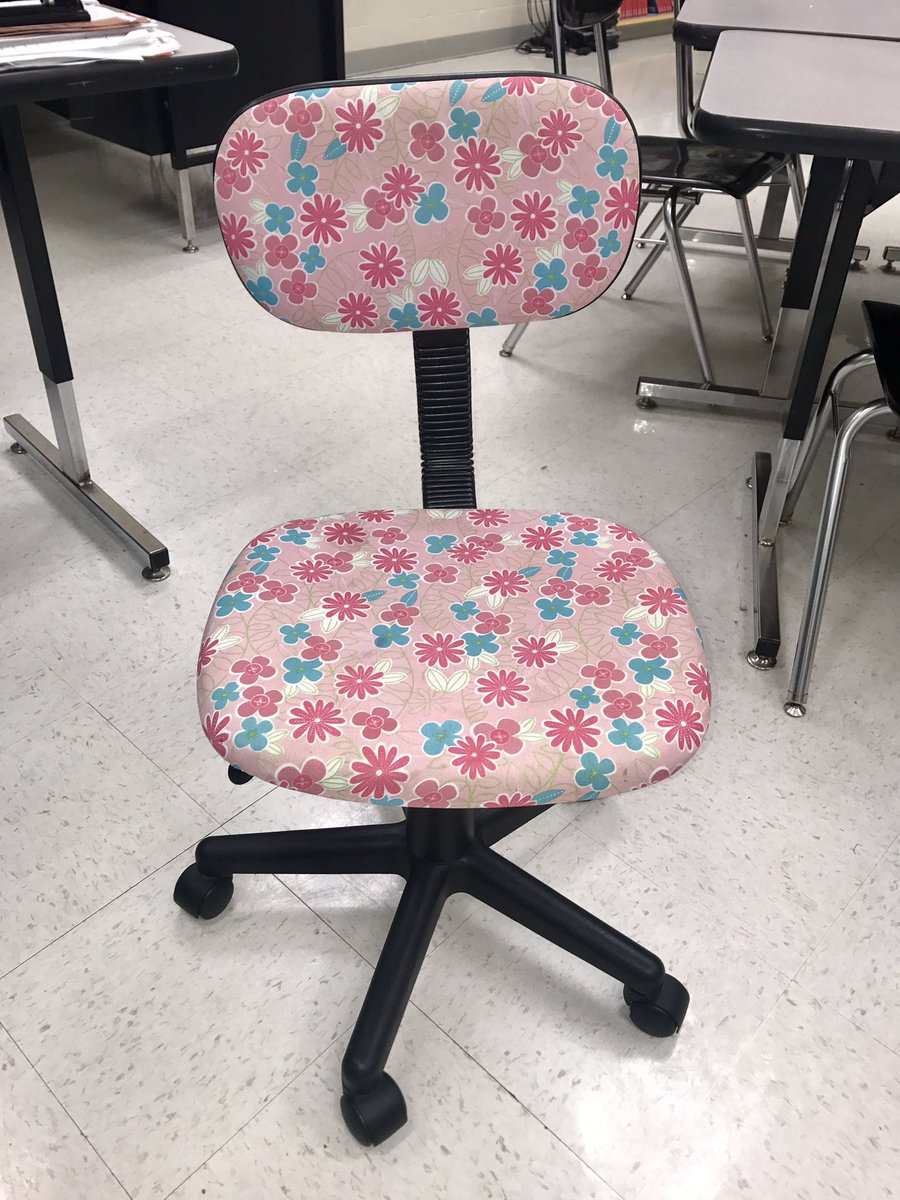 The newest edition to the Knight  classroom! Thanks for whoever disposed of this 😍