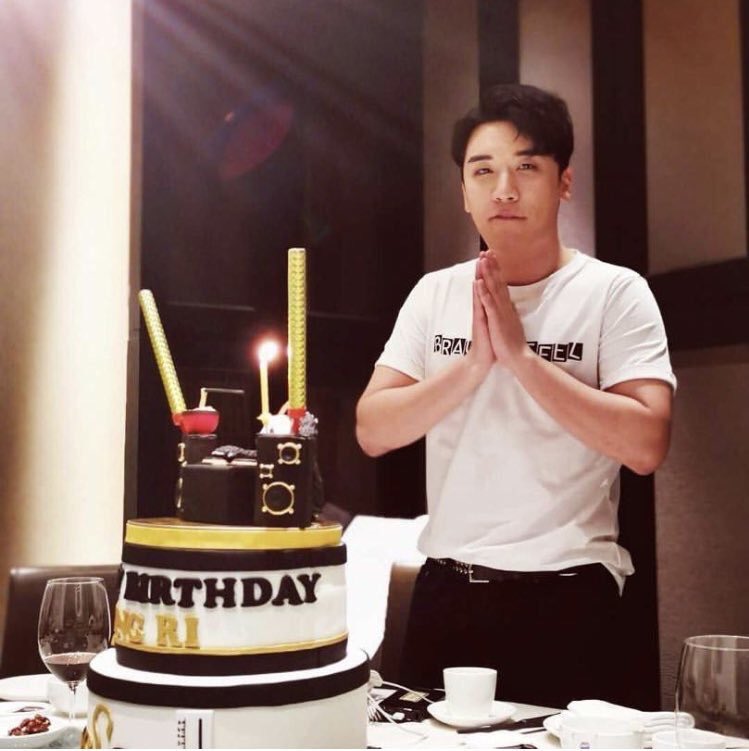 RandomAK1's tweet image. Happy Birthday Seungri❤️ #BIGBANG #빅뱅 #승리 #HAPPYBIRTHDAY #HappySeungriDay