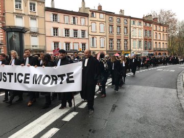 Voir l'image sur Twitter