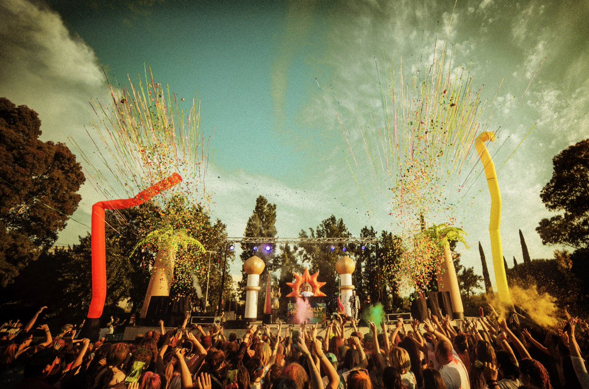 ¡Que surjan los colores! 🌈🌈
#HoliDolly #Color #Confeti #Serpentina #Fiesta