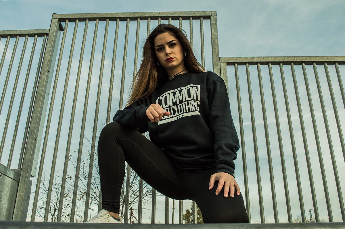 COMMONSCLOTHING's tweet image. Si quieres ser de los nuestros, ficha nuestra tienda online commonsuburbanclothing.com ya disponibles las nuevas sudas classic marino 2.0. BE COMMON!