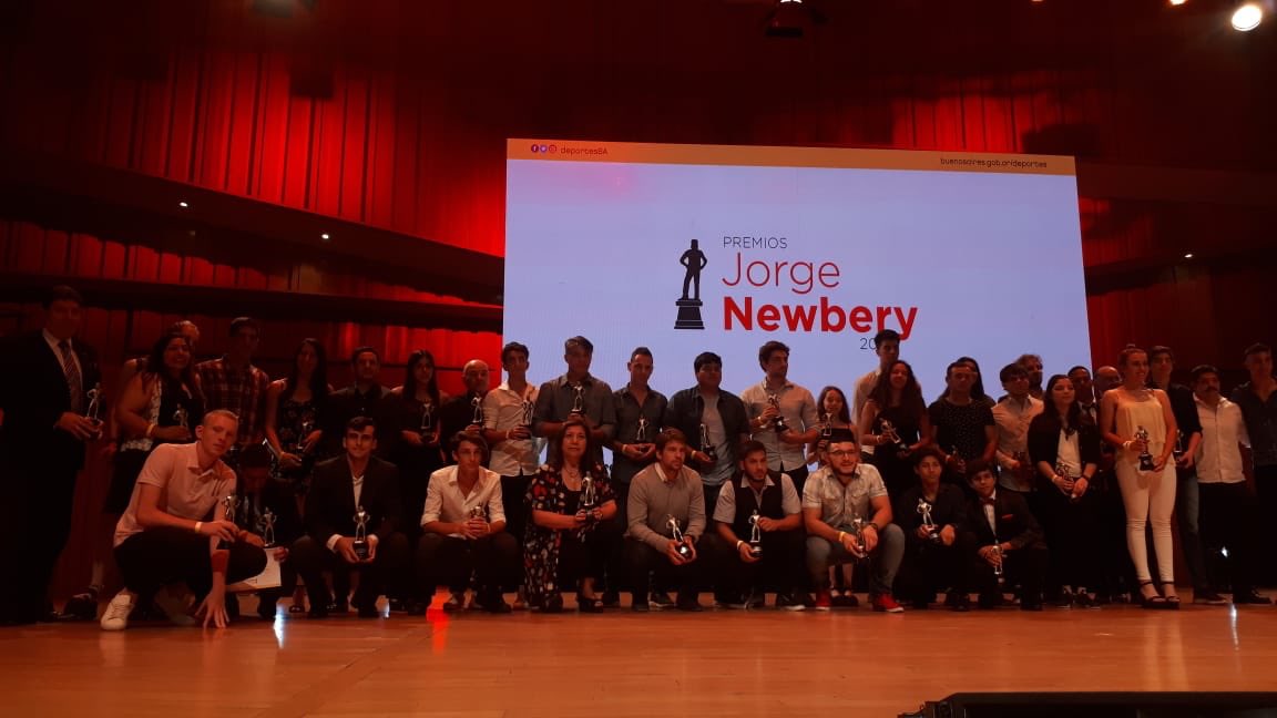FerroBeisbol's tweet photo. Felicitamos a @zimba.cadiz por obtener el Premio Jorge Newbery.
¡Orgullo Verdolaga!
#ferro #Newbery #beisbol
💪🏻🇳🇬⚾️ https://t.co/GVsEBHi0RW