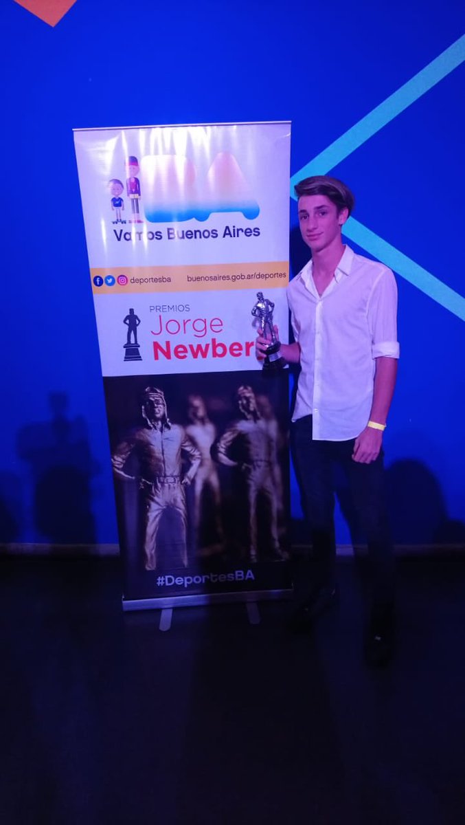 FerroBeisbol's tweet photo. Felicitamos a @zimba.cadiz por obtener el Premio Jorge Newbery.
¡Orgullo Verdolaga!
#ferro #Newbery #beisbol
💪🏻🇳🇬⚾️ https://t.co/GVsEBHi0RW