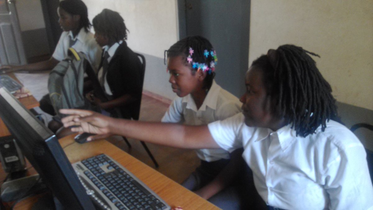 LabUbuntu's tweet image. We leave no girlchild in ICT education at @LabUbuntu #unsdgs #acw2018. SheCoders go through Scratch coding training sessions at Eduardo Mondlane Secondary School in Chimoio.