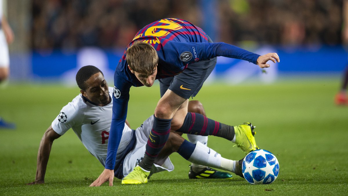 📷 👍 Las mejores imágenes del debut de Miranda en la Liga de Campeones / 📷 👍 The best images of Miranda's debut in the Champions League
#BarçaB #ElfuturdelBarça #ForçaBarça🔵🔴