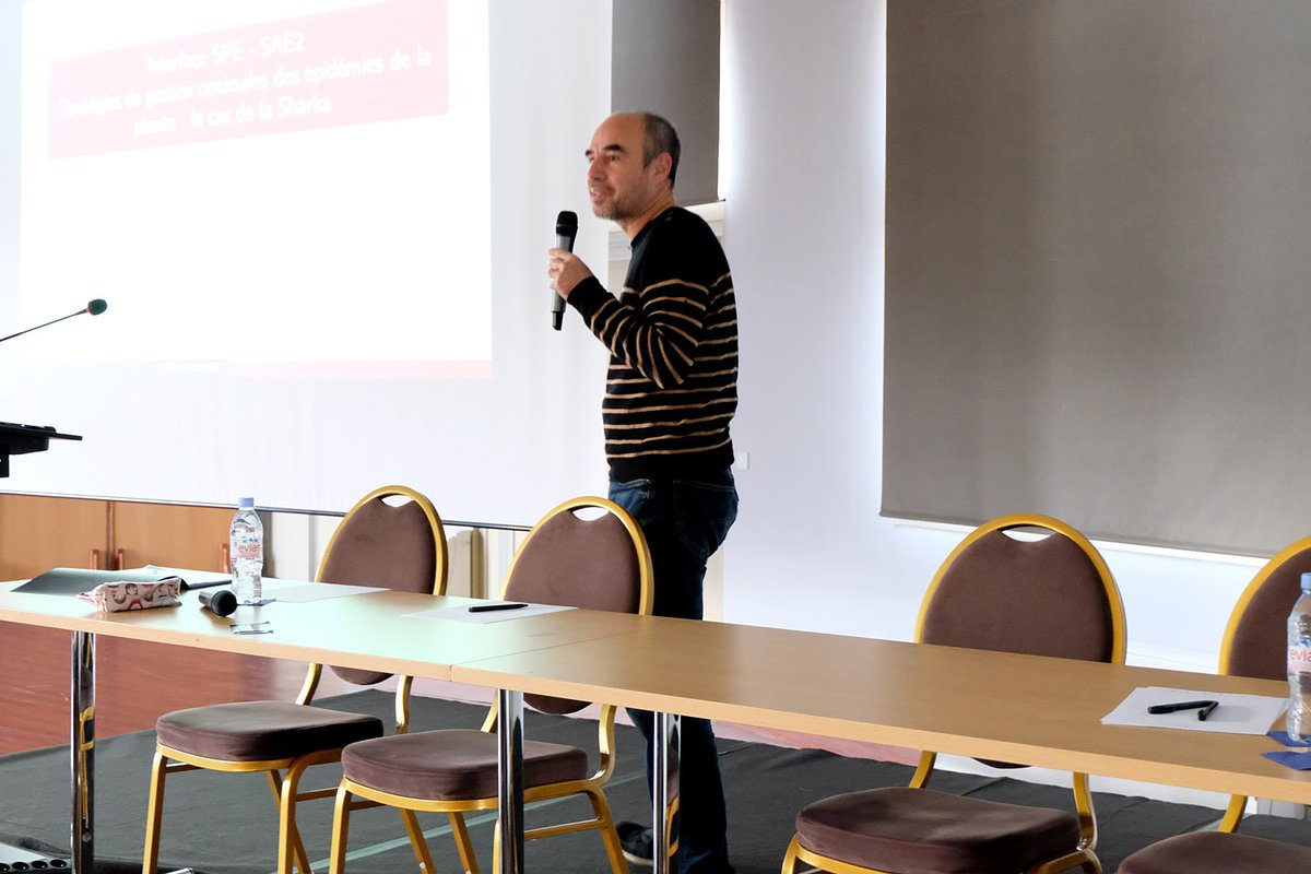 INRAE_DPT_SPE's tweet photo. [#Evénement] Séminaire SPE 2018 - Interface départements SPE - #SAE2 : stratégies de gestion optimales des #épidémies de #sharka, maximiser le ratio bénéfice/coût de la politique publique - Pierre Courtois (CEE-M Centre d'Economie de l'Environnement Montpellier) https://t.co/l0aan1uY80