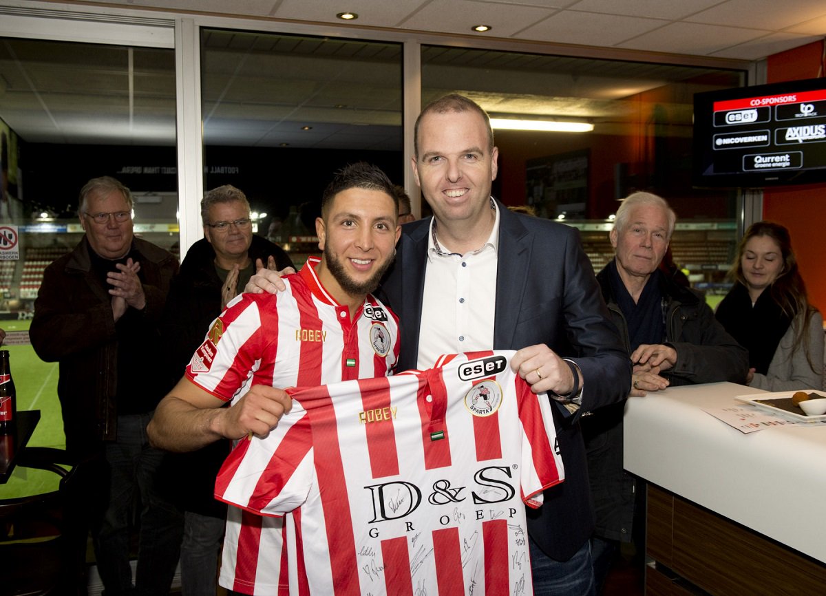 sparta_business's tweet photo. Op Het Kasteel werd afgelopen vrijdag met maar liefst 6-1 gewonnen van Almere City FC. Na afloop waren er dan ook lachende gezichten bij IWS, @ARBO_Rotterdam en @nicoverken. #spaalm https://t.co/7IBDEZwTa1