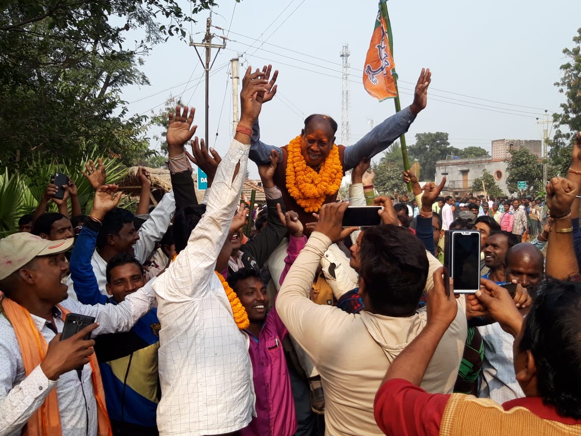 BJP4Bengal's tweet photo. পুরুলিয়া জেলার একাধিক জায়গায় ভারতীয় জনতা পার্টি পঞ্চায়েত বোর্ড গঠন করলো। 
ভারতীয় জনতা পার্টি'র সাথে থাকার জন্য পুরুলিয়া জেলার মানুষদের গৈরিক অভিনন্দন.. https://t.co/uvqzORkuH0