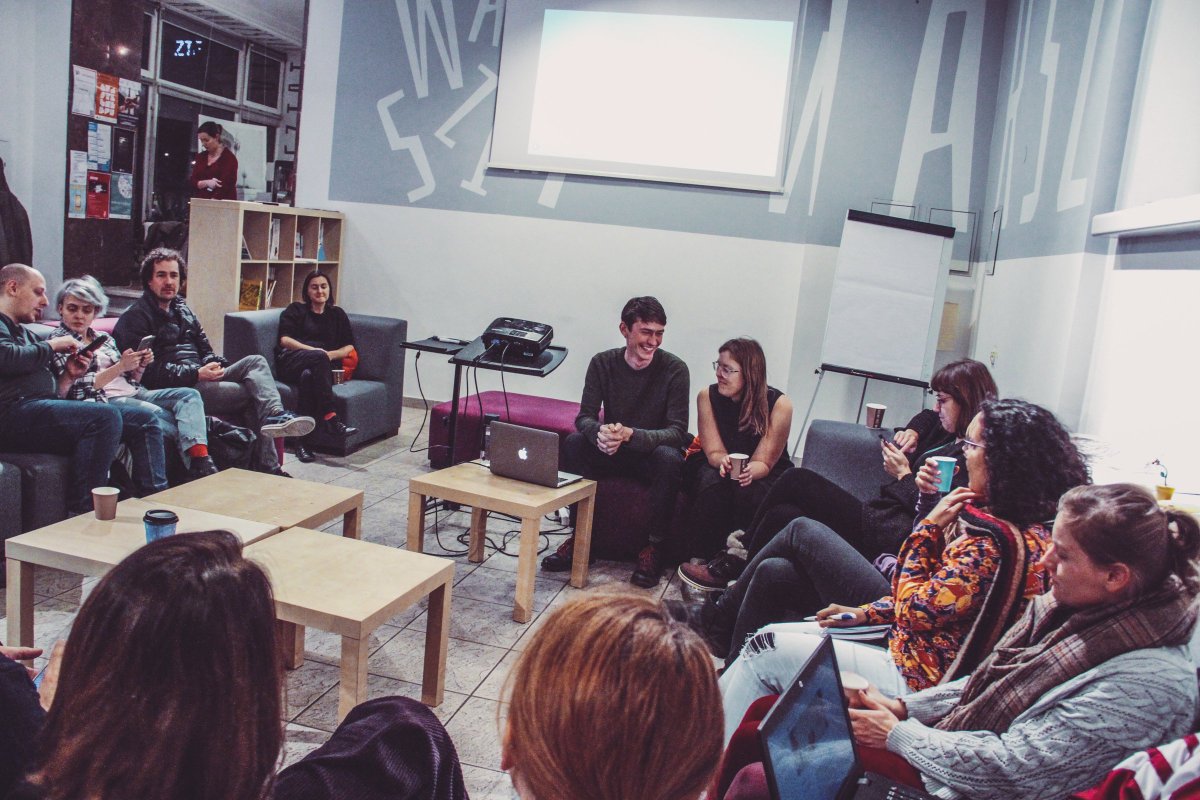 DiStLab's tweet image. #StoryCode is an international community of storytellers using technology. During two meetups in Warsaw Mike Robbins, Thomas Boland, Ewa Drygalska and Philo van Kemenade shared their projects, practices and tools with the participants of the #DigitalStoriesLab
#XR #Museum #bots