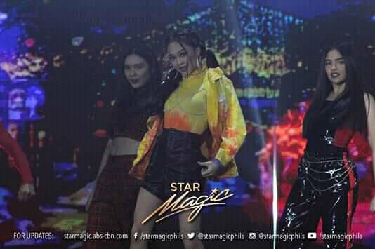 CarreLsBuddies's tweet photo. Oy Chin, ma pa abs ka pala kagabi ah? Sexy ng chin chin namin kagabi. Takpan mo yan chin lagot ka kay Juanito mo 
@francinecarreld  #KGNumber1 https://t.co/0eBRmQz1ES