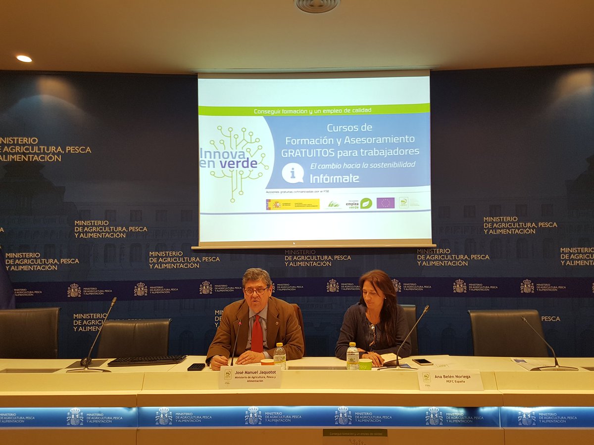 PEFCSpain's tweet photo. Comenzamos el último de los cursos #innovaenverde con @jmjatm subdirector general de política forestal de @mapagob 'la #bioeconomia ha venido para quedarse' https://t.co/seT9AU7pSc