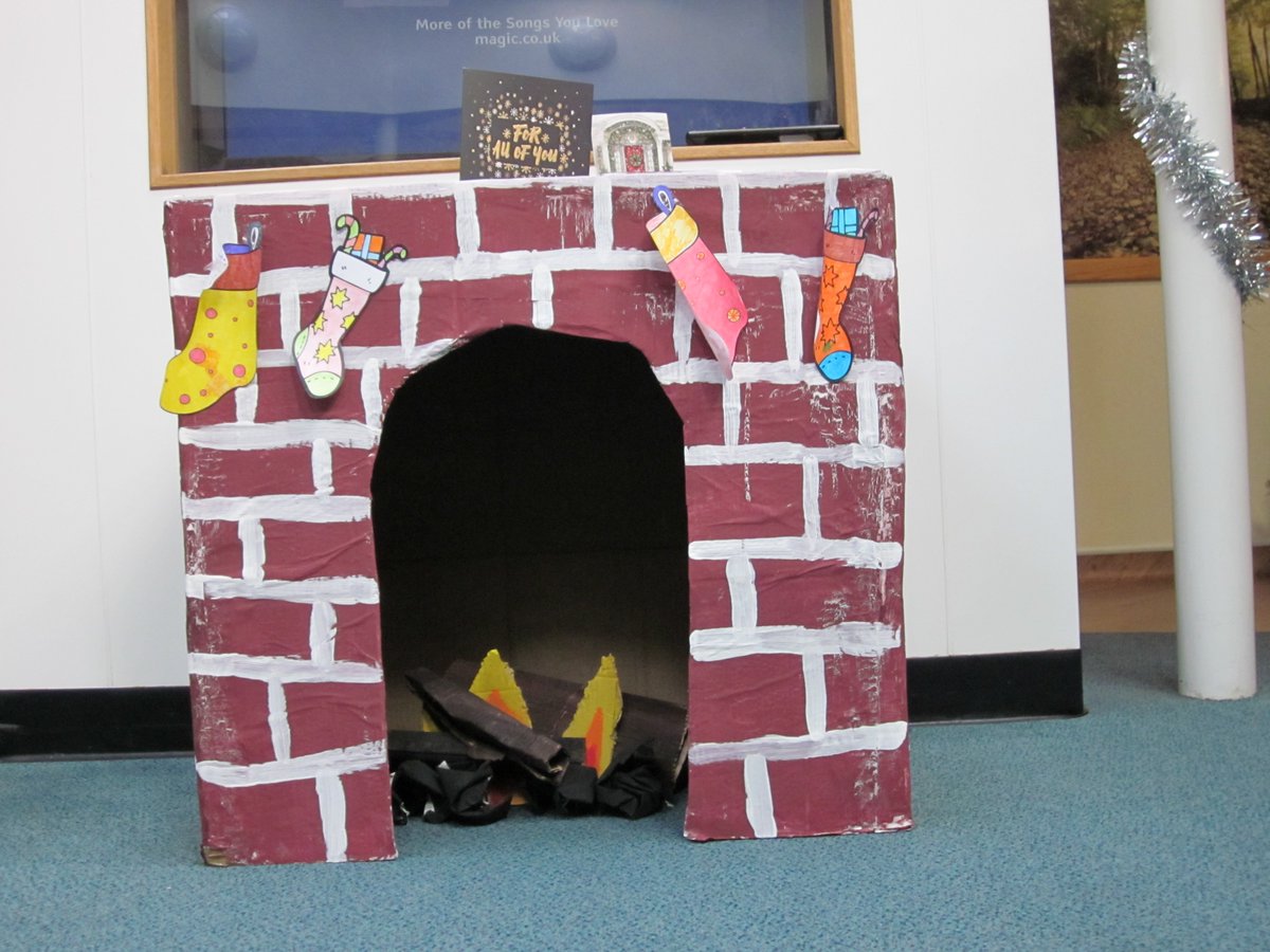 TheLeeMillUnit's tweet photo. Its beginning to look a lot like Christmas here @TheLeeMillUnit 🎄🎅 The fireplace was made during one of our art groups by some creative patients and staff! #FeelingFestive #MentalHealth #TisTheSeason #HomeMadeDecorations #TherapeuticActivity https://t.co/4PrZVe3ApR