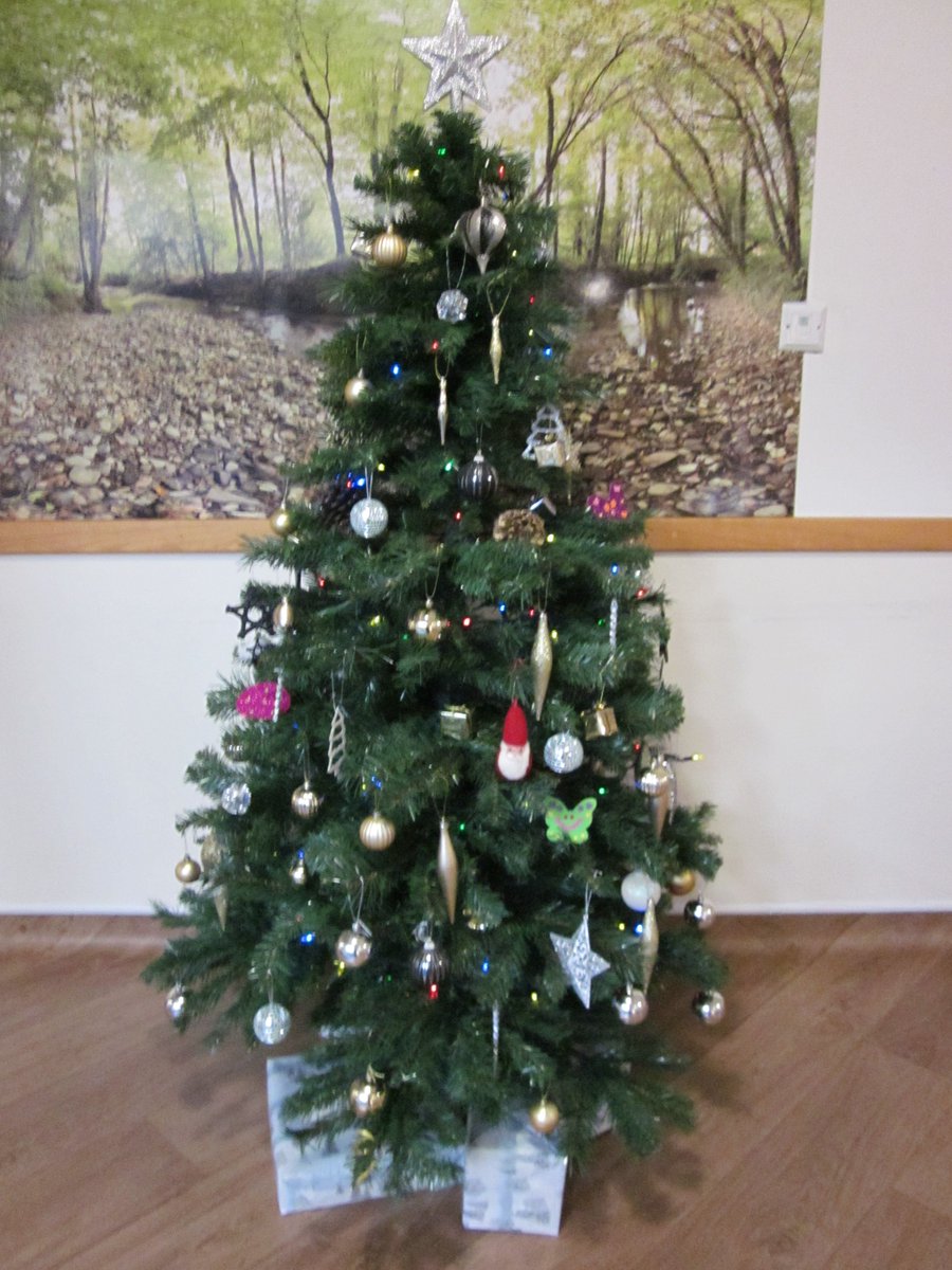 TheLeeMillUnit's tweet photo. Its beginning to look a lot like Christmas here @TheLeeMillUnit 🎄🎅 The fireplace was made during one of our art groups by some creative patients and staff! #FeelingFestive #MentalHealth #TisTheSeason #HomeMadeDecorations #TherapeuticActivity https://t.co/4PrZVe3ApR