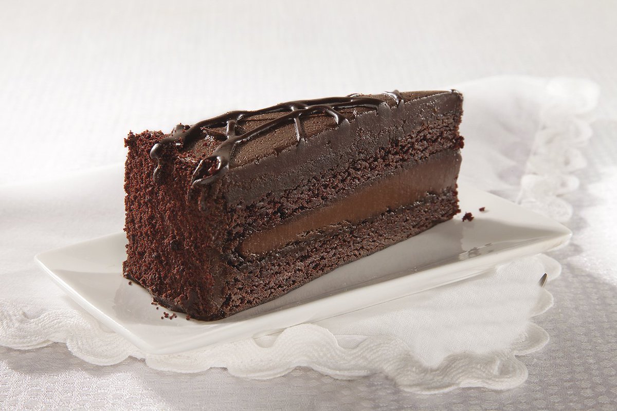 SdVmarchesmonde's tweet image. NEWS jour 12: SDV lance le Deeply chocolate cake de @SweetStDesserts, un #gateau 100% chocolat cremeux, mousseux et savoureux.
@francesnacking @Zepros_resto #patisserie #usfood #gateau #restaurant #CHD #burger #layercakes #chocolat
