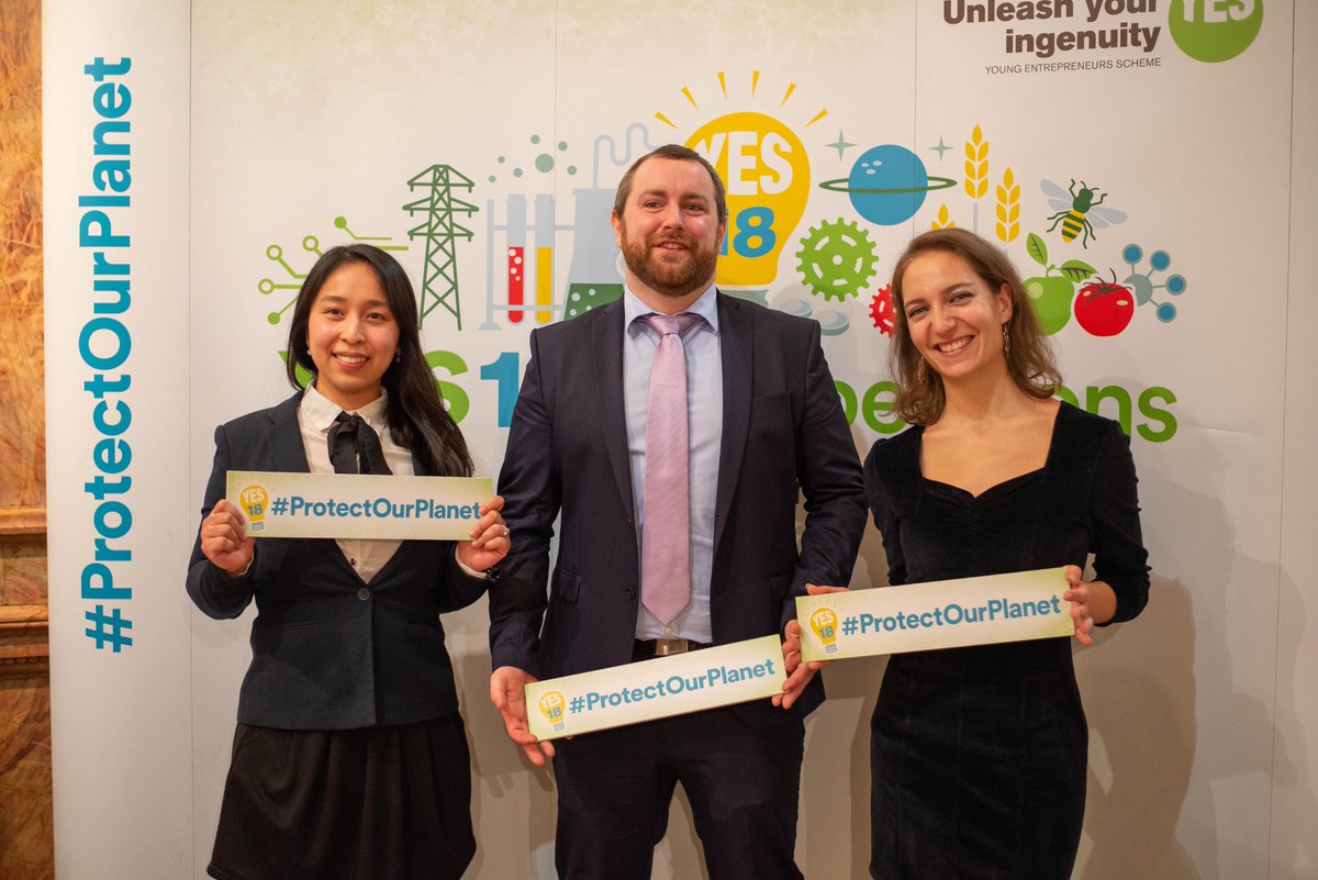 UniRdg_KTC's tweet photo. Here they are, folks; the winners of #YES2018! Great to see a team from @UniofReading excel in this incredible competition. @MooFree5  @UoNYES @SimonBCutler @HenleyC4E @VitalSix @twildsmith @SpiritConsultCS @NERCscience @NMasento88 @SimonMosey @andrewgoodall4 https://t.co/Vt1GbfytLZ