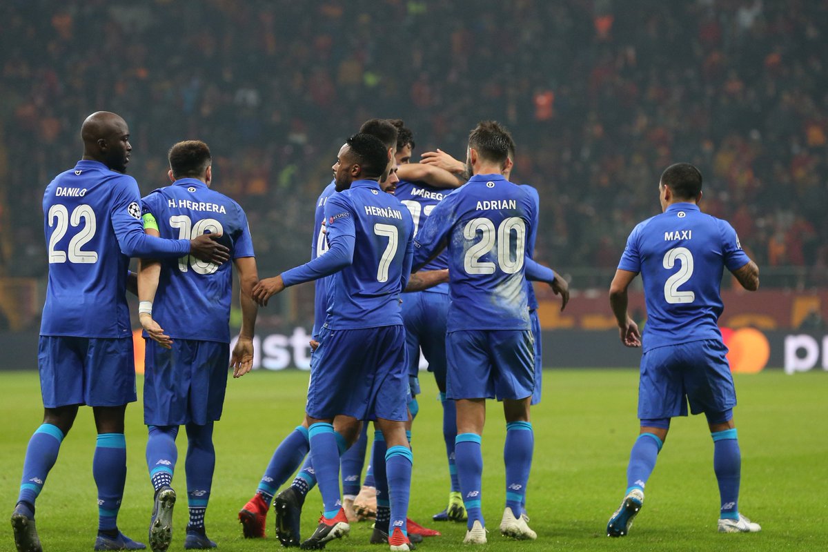 FCPorto's tweet photo. 12.ª vitória consecutiva esta época 🔵⚪
💪 Primeira equipa dos 10 principais campeonatos da UEFA a atingir esta marca na atual temporada
#FCPorto #GSFCP #UCL https://t.co/xrJODE02vf