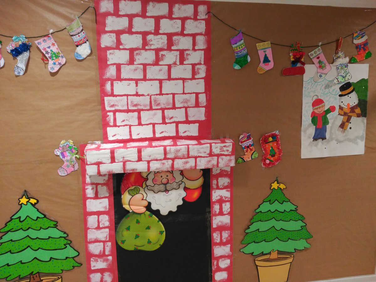 Nuestro pasillo de primero se está preparado para la Navidad.<a href="/HBSTORREJON/">Humanitas Torrejón</a> <a href="/IreCastilloHBS/">@teacherCastilloHBST</a> <a href="/LidiaDoval/">LidiaDoval</a> @miriam_hbst <a href="/HBST_Jana/">HBST_Jana</a> <a href="/eng_hbs/">SusanaHBSEng</a> <a href="/AngelaHBSTorrej/">Ángela HBST</a>