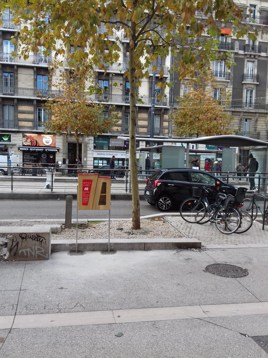 cci2grenoble's tweet photo. Plein de nouvelles @BoitesLivresGre à l'Arlequin, cours Jean Jaurès et avenue des Martyrs 👏📔📕📗📘📙 https://t.co/QKMlx1q5OD