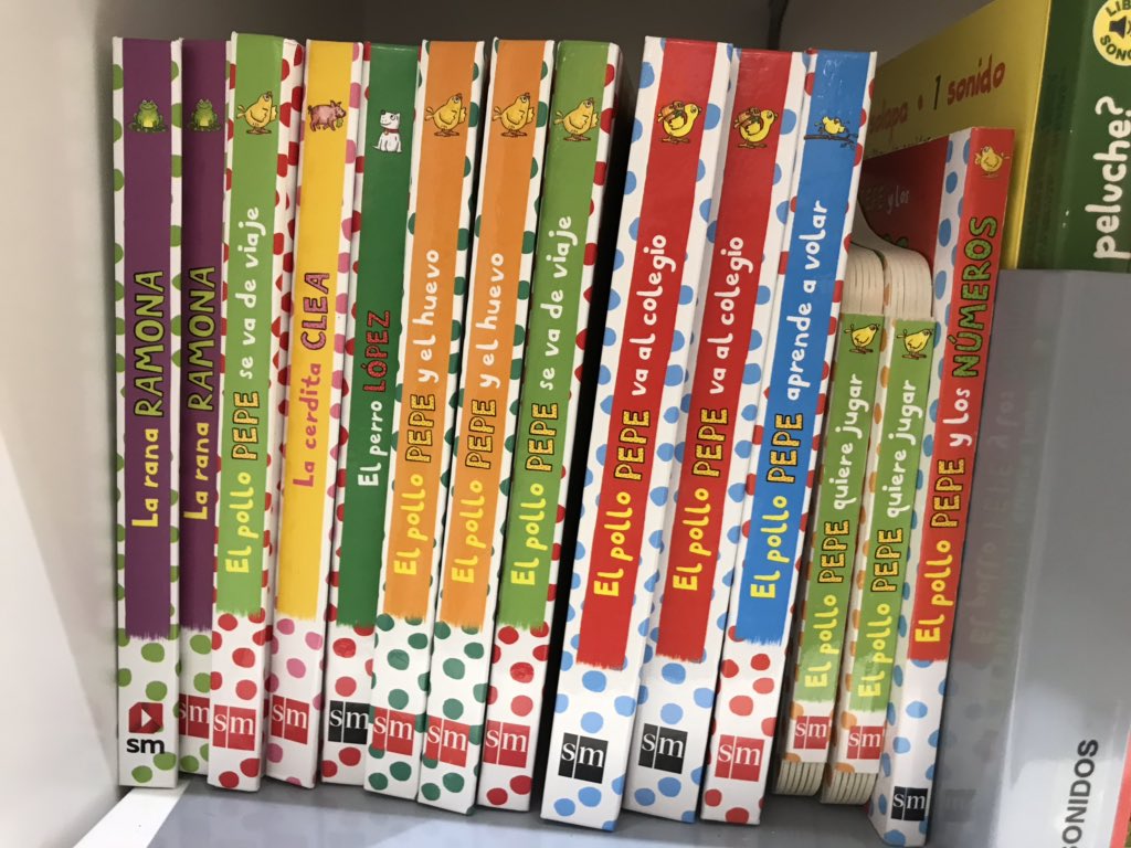 la cerdita clea con peluche