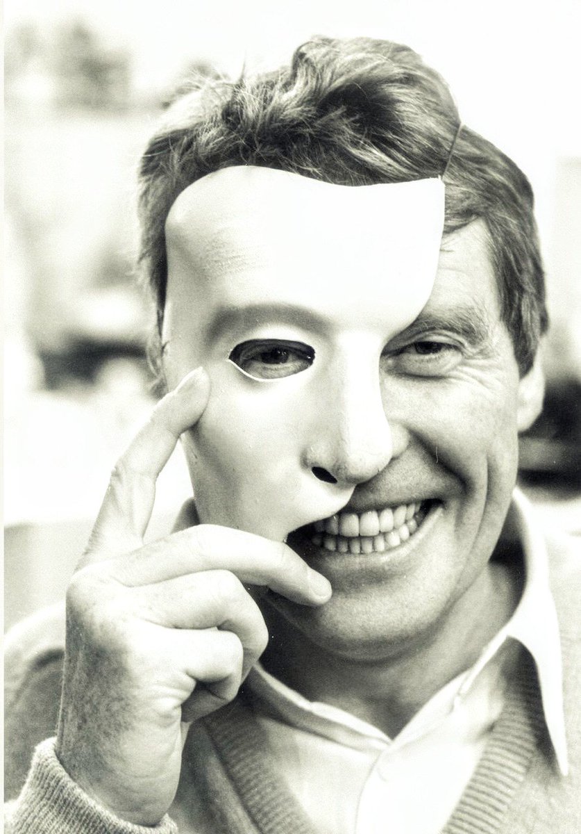 ツッチーフルーティー 今夜のナイスガイな一枚 Michael Crawford マイケル クロフォード ミュージカル オペラ座の怪人 初代ファントムを務めた そうですと後付けで書いてます R レスター ナック での恋のノウハウも知らない不器用ひょろり青年が