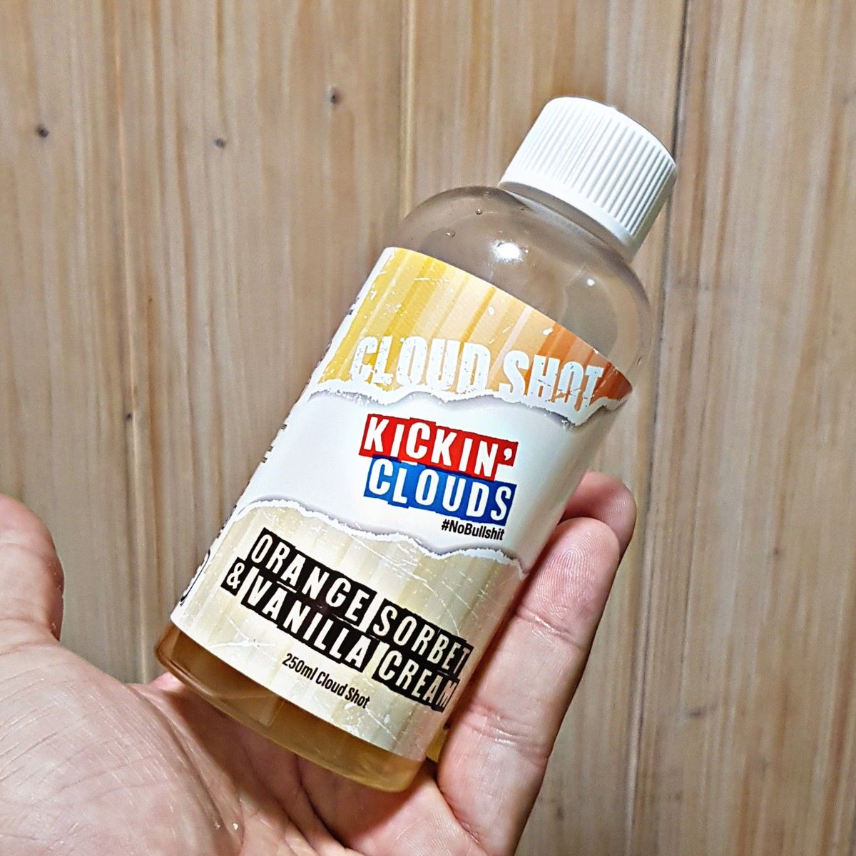 What Kicking Clouds flavour are you holding today? Comment below to let us know. 
.
Have you tried our Orange Sorbet &amp; Vanilla Cream? If not. Your missing out.
.
Head over to buff.ly/2ApjBSp today.
