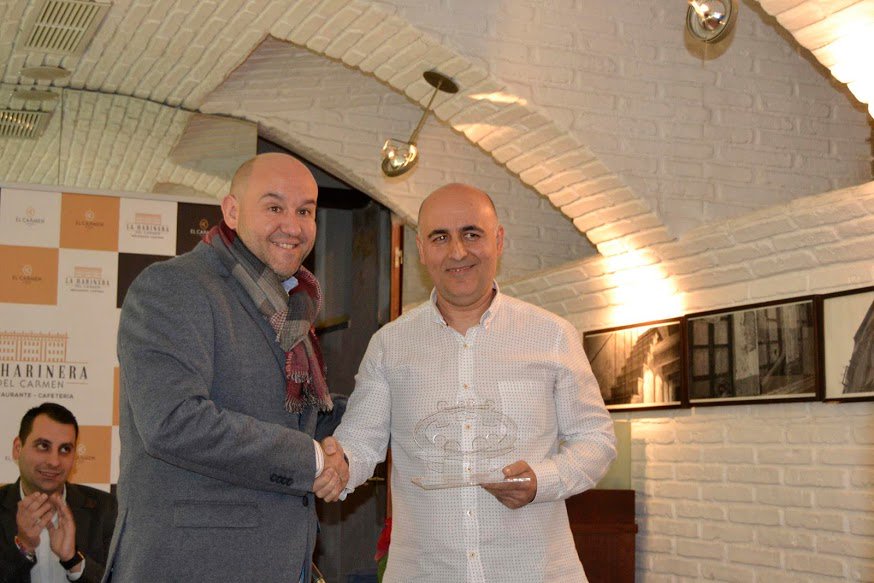 Marmolejodirect's tweet photo. GALARDÓN🏆🏆🏆//El técnico de Juventud y colaborador de VivirMarmolejo, Antonio Lara, recibe una distinción por su trabajo con los jóvenes. ¡Enhorabuena, Antonio Lara Perales! 👏👏 Aquí tienes más detalles ⬇️⬇️ https://t.co/Brkya730r3 https://t.co/ol3VjEzYdN