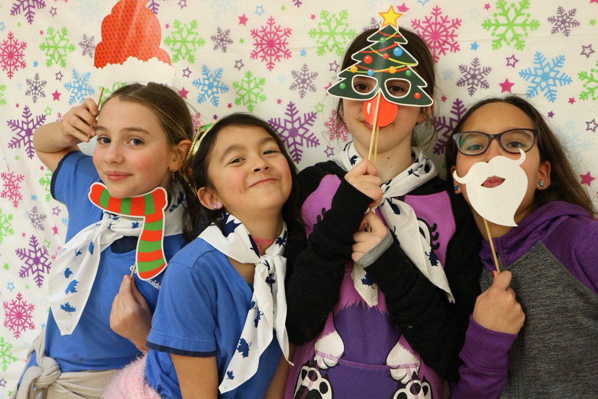 WPGGirlGuides's tweet photo. 34th Guides had a blast at tonight's winter holiday meeting! Photo booth, cookie-decorating, bird feeders, creative candle holders &amp; latkes. So much festivity! @WCAGirlGuides https://t.co/eVQurXLHJ2