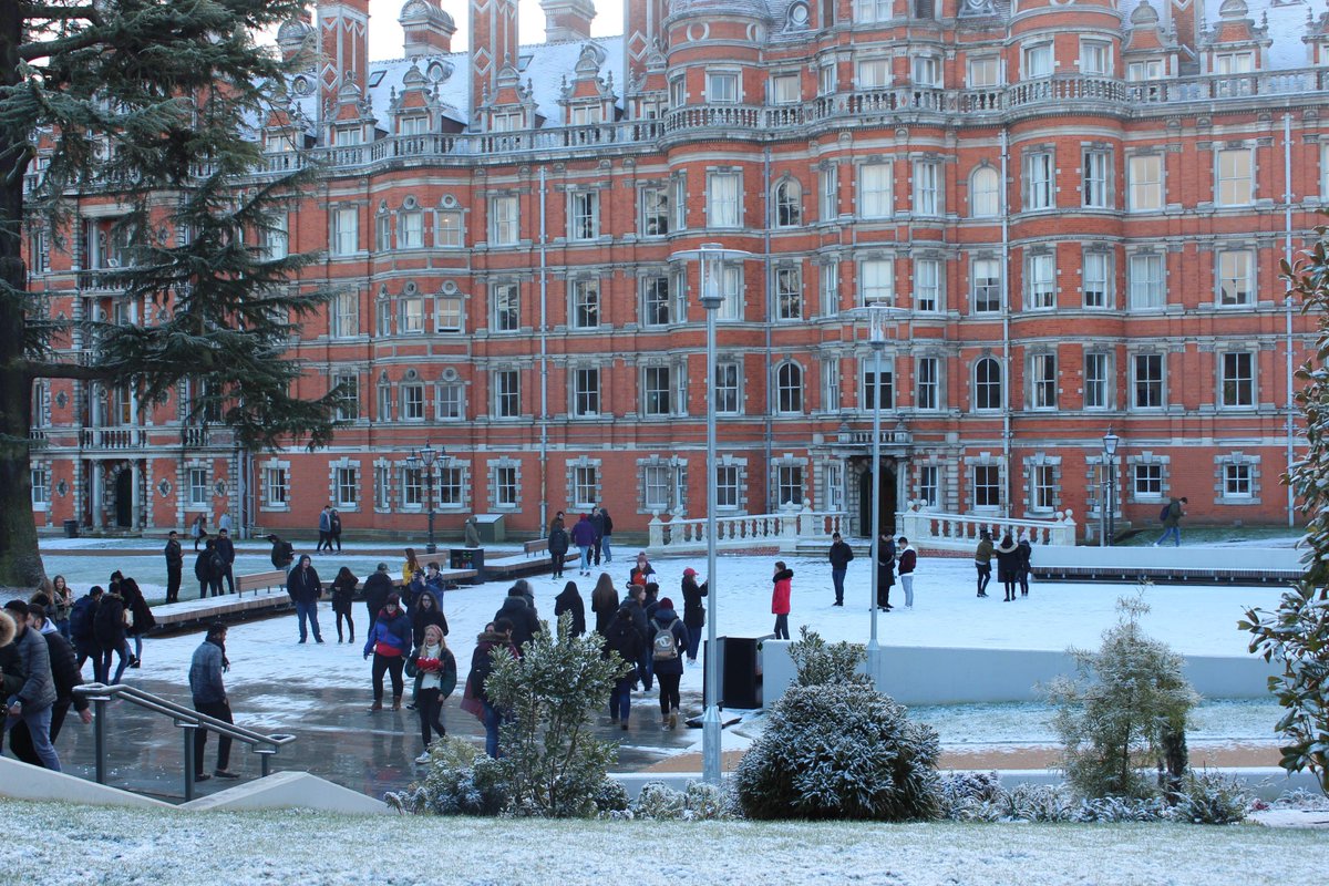 Now we confess this was taken in February (remember the Beast for the East?) BUT it looks so festive we wanted to share it again 🎄🎅☃️
It looks quite Harry Potter-esque as well, like we're just a hop, skip and a jump from Hogsmeade village...