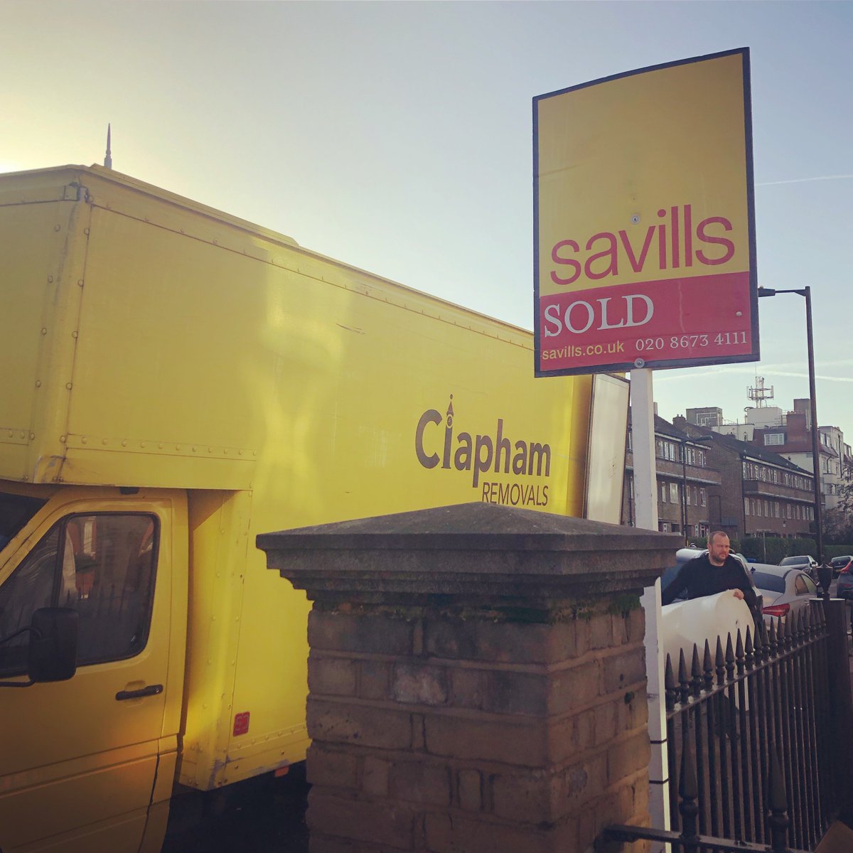 Clapham_Removal's tweet photo. We consider this teamwork (&amp; good colour coordination) @Savills.
#teamwork #savills #eastdulwich #familybusiness #clapham #removals #claphamremovals https://t.co/S1T2uwv7YK