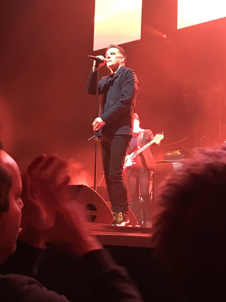 turnerg311270's tweet photo. @deaconbluemusic Annual trip for me and Mrs T to see @rickyaross fantastic as ever, roll on next year #ToBeHereSomeday https://t.co/AgISnB5oEP