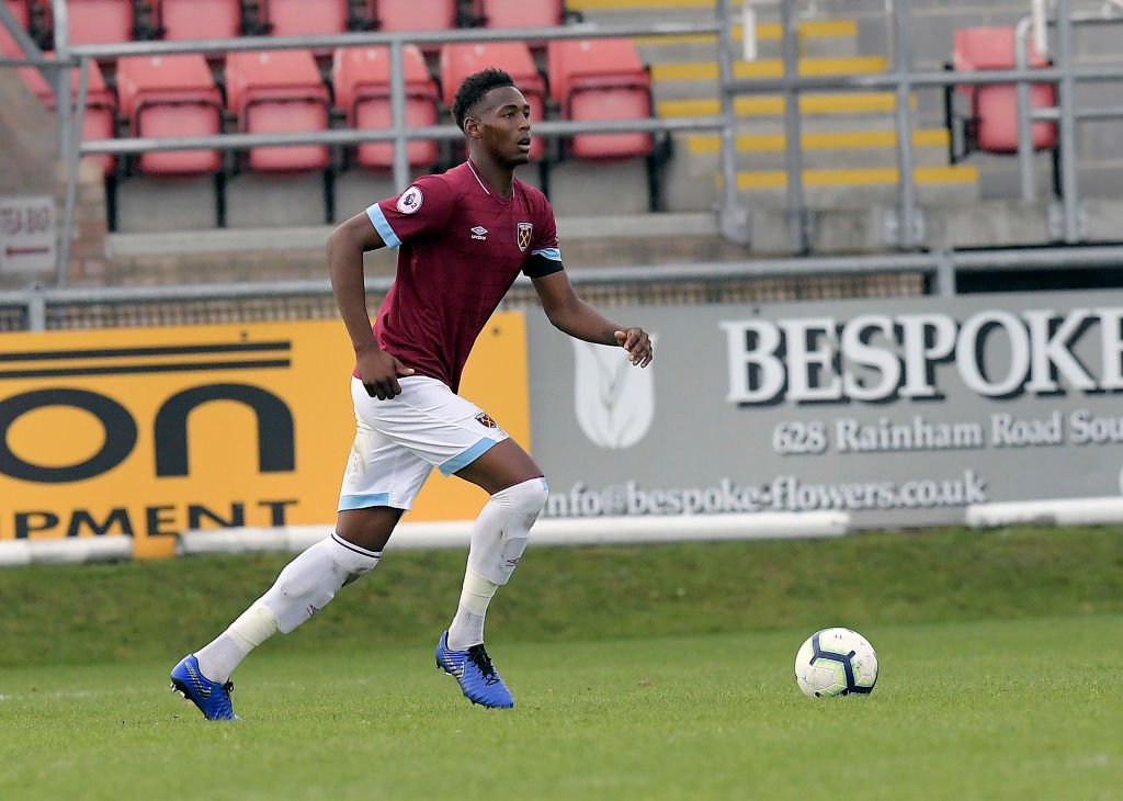 Borussia Dortmund are set to compete with Manchester City to sign Reece Oxford from West Ham after failing to break into Pellegrini's squad #WHUFC
(source @Read_Bundesliga)