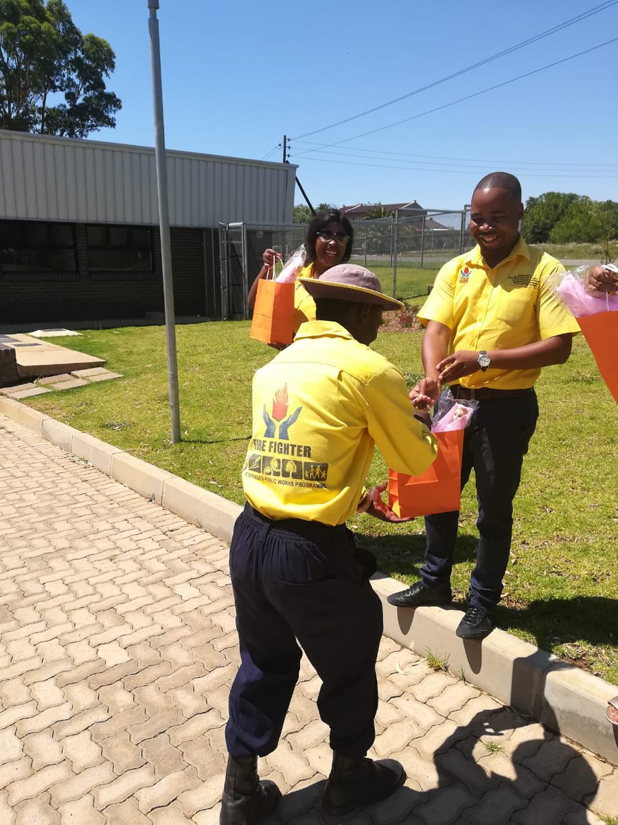 wo_fire's tweet photo. Gauteng SDP & Provincial staff kicked off their #WOFCare Packages handover at the Vaal Marine base where they handed out 22 #WOFCare Packages to the children of our firefighters.
#BeTheLegacy #WOFLegacy
#LivingTheLegacy
#TheMadibaInWOF
#MandelaCentenary
#MakingADifference https://t.co/zNK15BIF8n