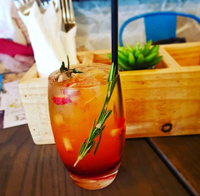 nikosgrove's tweet photo. Sunny Greek sangria weekend vibes from @anika_mostert! πβοΈπΉπ¬π· #sangria #greeksummer #nikoscoalgrillgreek #nikosgrove #pretoriaeast #thegrovemall https://t.co/VwBpufZYnx