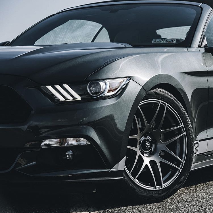 Ford Mustang ve Advan’lar ile performans zamanı!
#Yokohama #onYokohamas #instacars #carsofinstagram #go #strong #GOSTRONG #Çarşamba #Wednesday #cargram  #performance #musclecar #ford #mustang #cabrio #fordmustang #fordmustangcabrio #americanmuscle #americancar #tire #tires #tyres